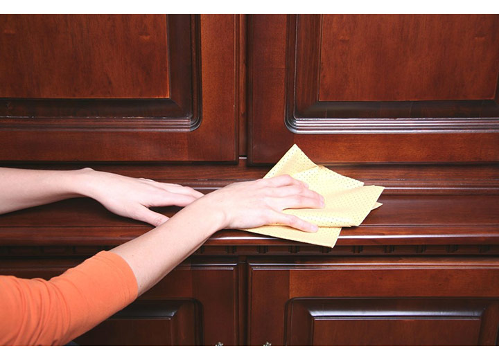 4 cach khu mui hoi am moc cua do go cu ban co the lam tai nha