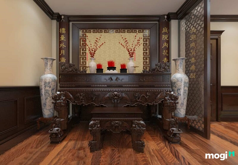 Đặt bàn thờ theo hướng tốt dựa trên bát trạch tuổi của gia chủ.