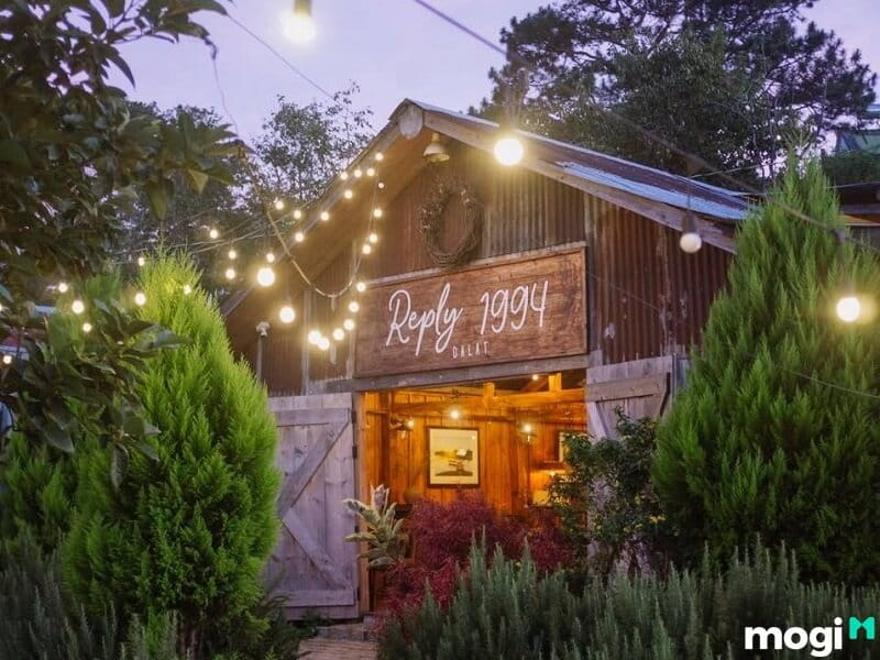 tiệm cà phê Túi Mơ To nằm bên sườn đồi yên ả