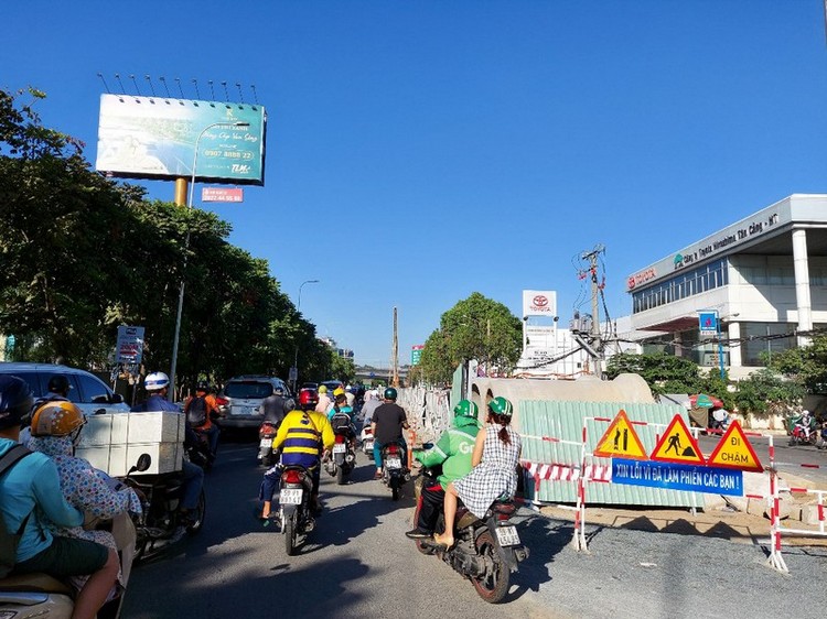 truoc-34-4-du-an-nang-cap-duong-nguyen-huu-canh-se-xong