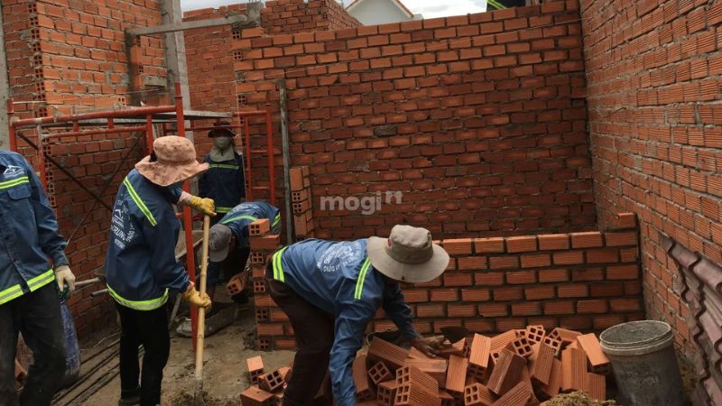 Mâm cúng sửa nhà đơn giản năm 2025 cầu thuận lợi, suôn sẻ 2 Tại sao cần cúng trước khi sửa nhà?