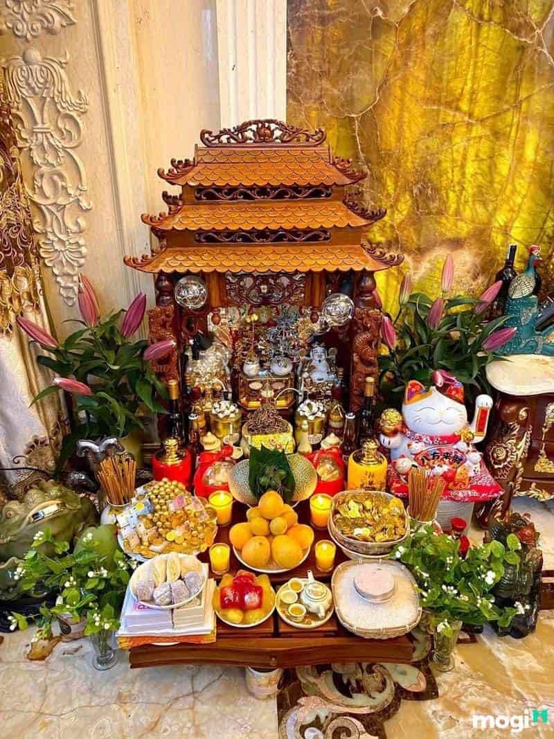 Sắp xếp bàn thờ thần tài chuẩn phong thủy, chiêu tài đón lộc 3 Bàn thờ Thần Tài cần những gì?