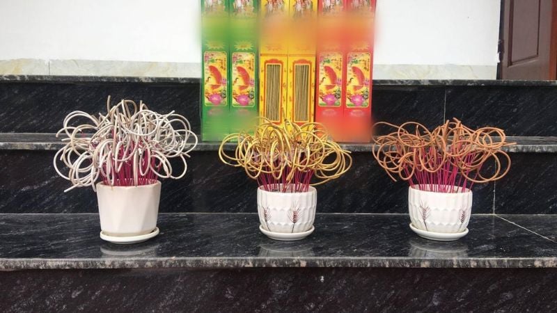Tàn nhang cong là điềm gì? Giải mã theo quan niệm dân gian 2 Tàn nhang cong do hoá chất