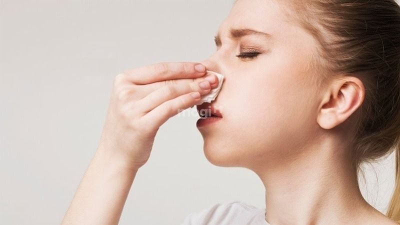 Ngứa mũi điềm gì? Giải mã theo tâm linh và khoa học 3 Dị ứng mùi hương, phấn hoa, thực phẩm…