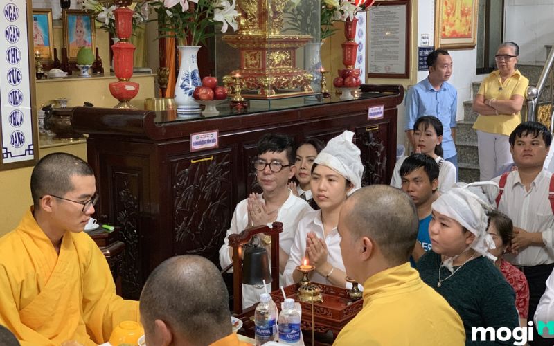 Cúng 49 ngày giúp linh hồn người mất tìm được bình an