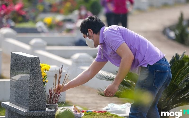 Điều kiêng kỵ trong 49 ngày có tang đó là nên hạn chế ra thăm mộ