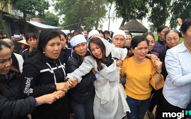 Việc khóc lớn khiến cho người đã khuất càng quyến luyến không muốn rời xa cuộc sống thế gian