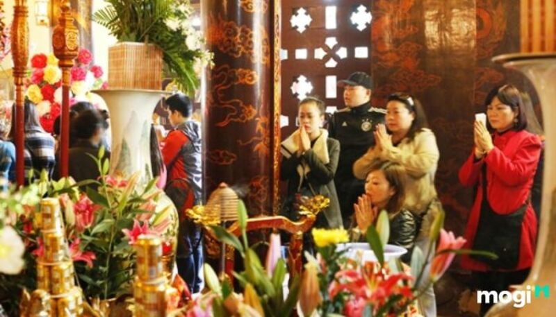 Thành tâm khấn lạy cầu nguyện điều mong ước trong tương lai