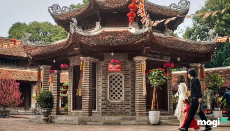 Ngoài biết cách viết sớ cầu bình an thì nên thành tâm lễ Phật để nguyện cầu được thỏa ý