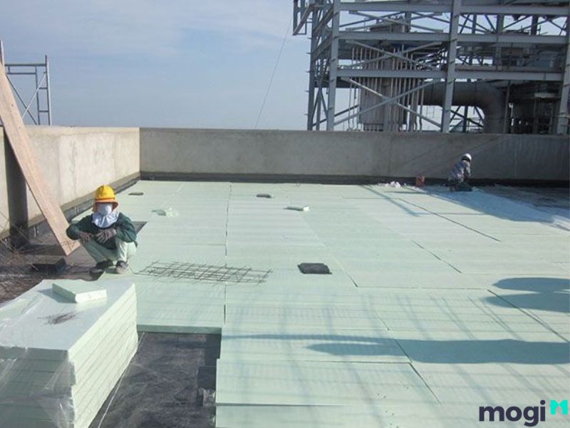 chống nóng sân thượng