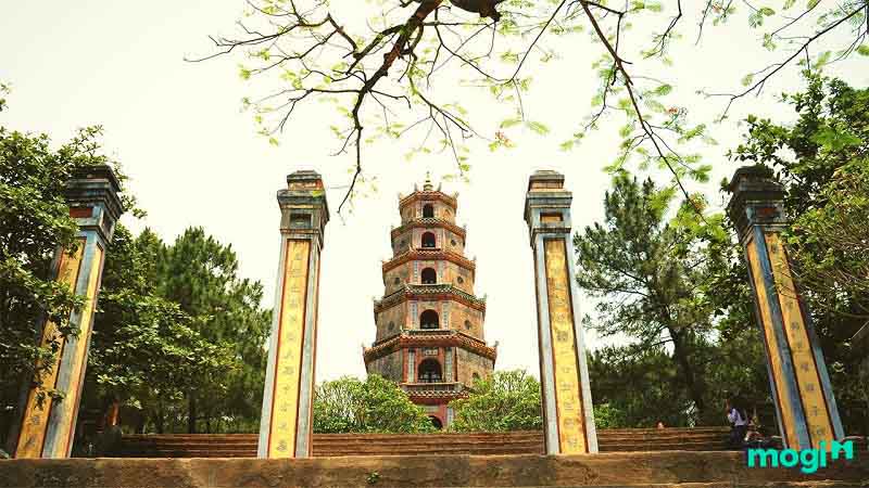 Tam quan môn chỉ có tứ trụ