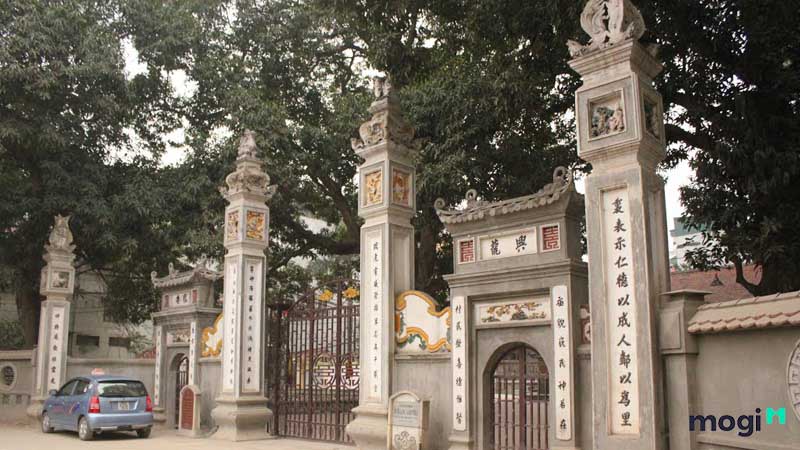 Tam quan môn là lối đi cho vua và quan chức