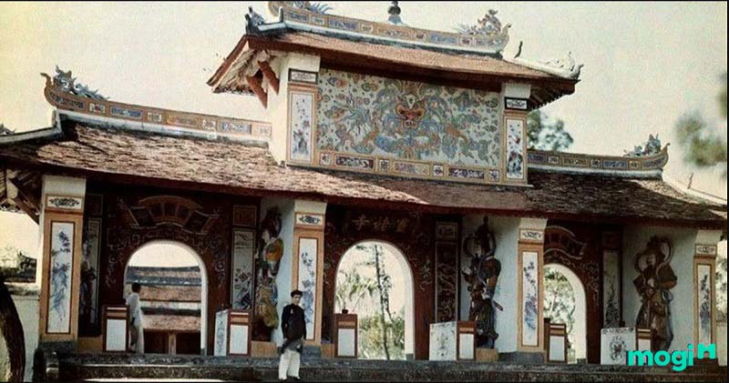 Tam quan môn Huế đầy bí ẩn